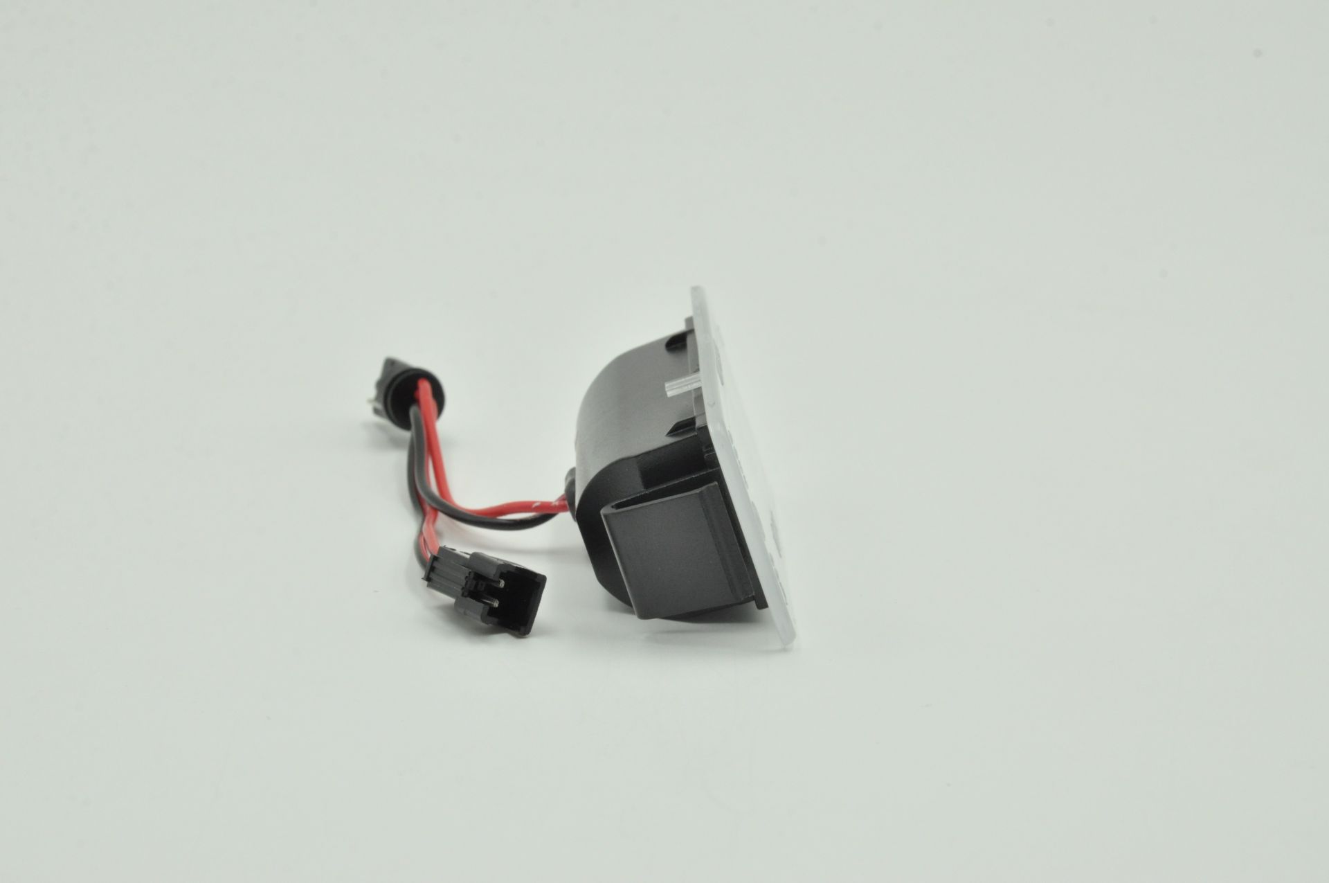 products/934/svetla tablice opel mokka.jpg - LED SIJALICE ZA OSVETLJENJE TABLICE - OPEL 031908 - Xenon Svetla Beograd